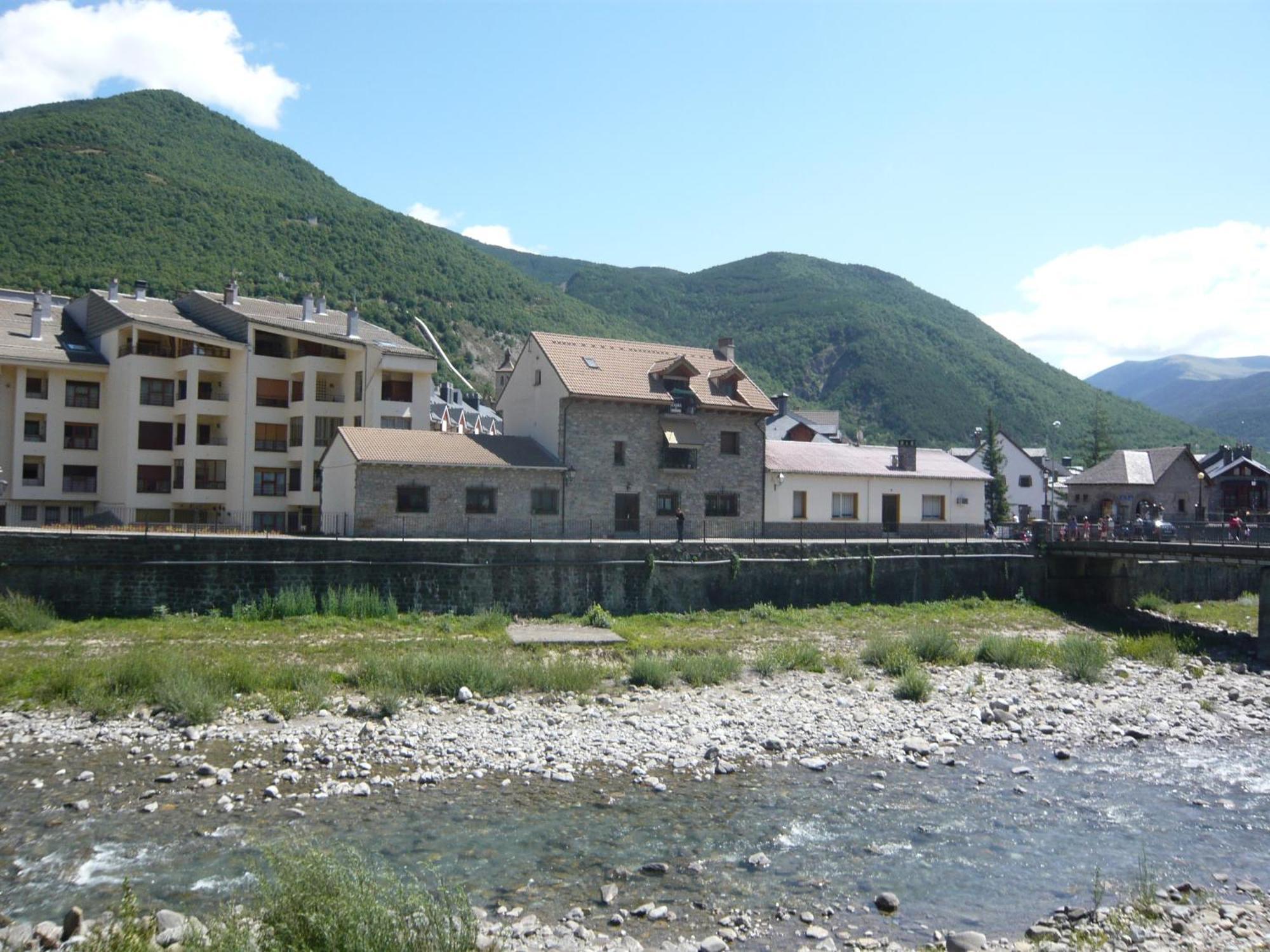 Biescas-Pirineo-Relax Apartment Exterior photo